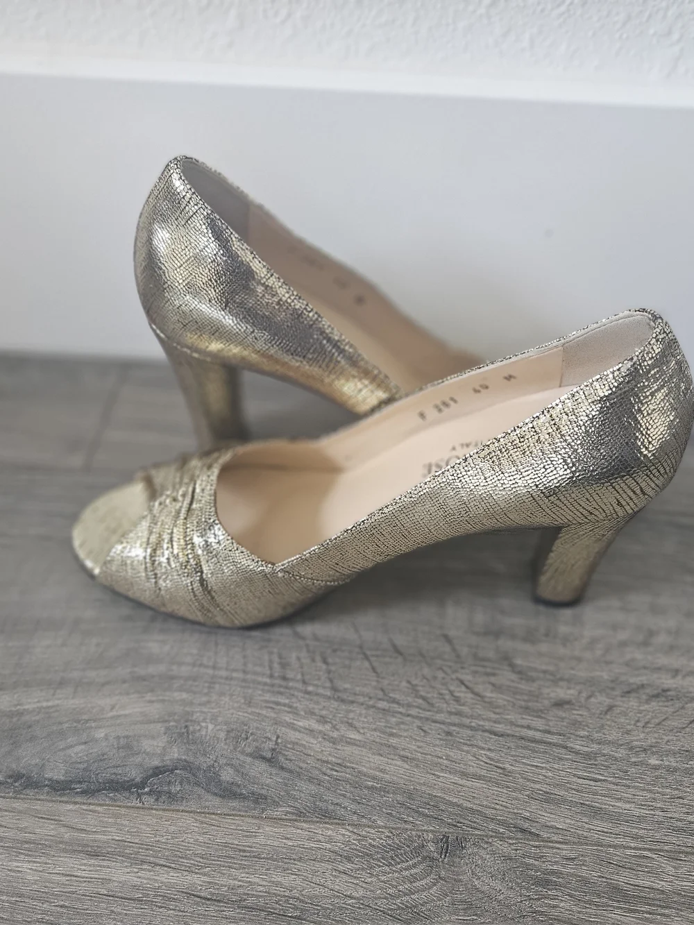 Taryn Rose Gold Metallic 3
